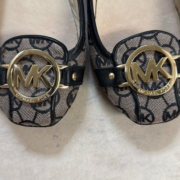 Flats - Picture 2 of 7